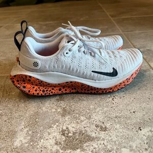 Nike White and Black Women's Sneakers